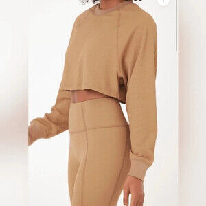 New Gigi C Isabella Snakeskin Cropped Pullover Sweatshirt M Camel